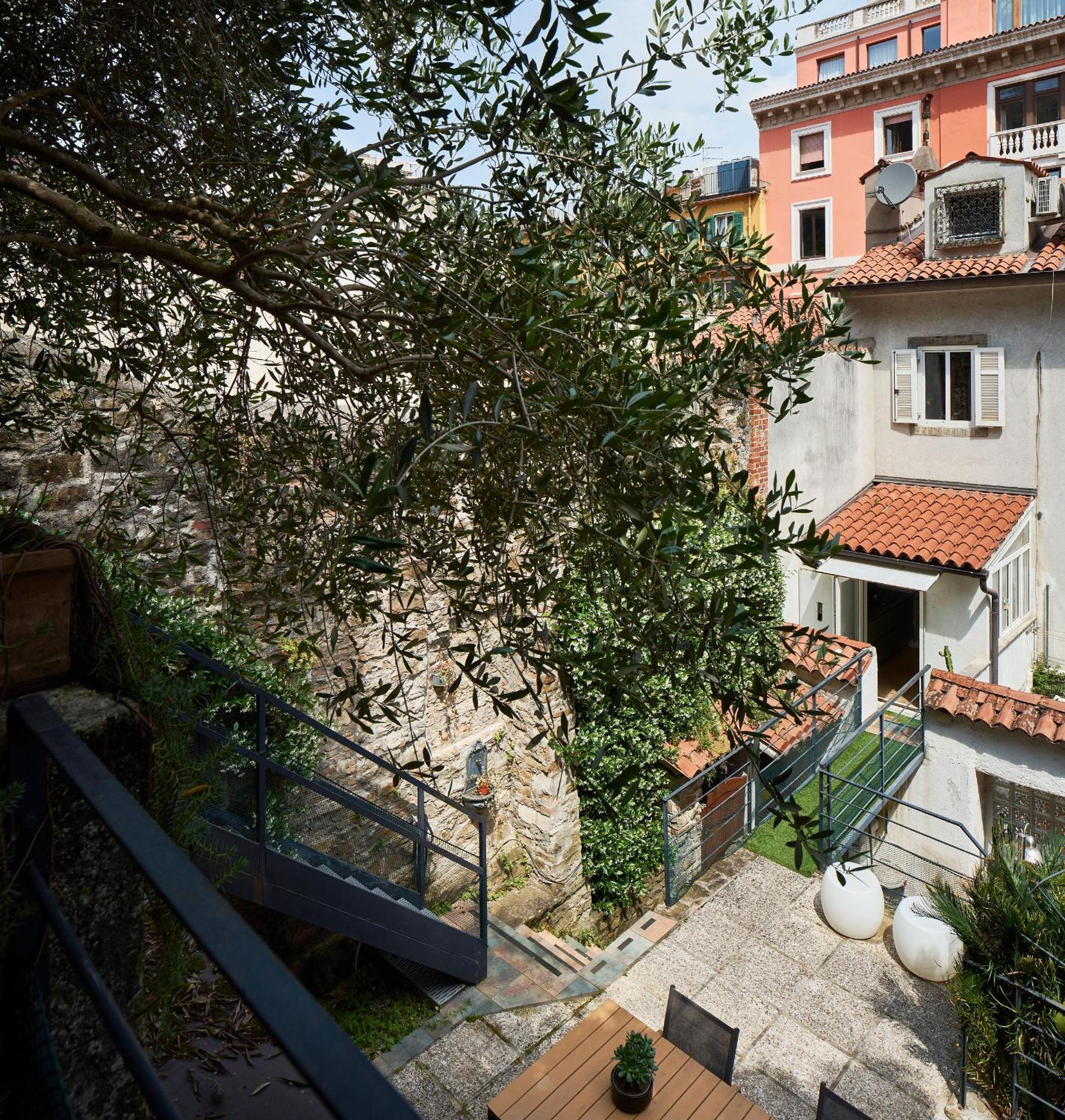 Апартаменты Giardino Segreto, In Centro Триест Экстерьер фото